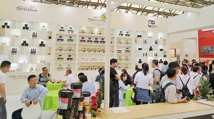 1526027407593966.jpg 美果樹醬心裸蛋糕